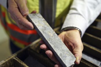 Giá Nickel cao nhất kể từ năm 2012